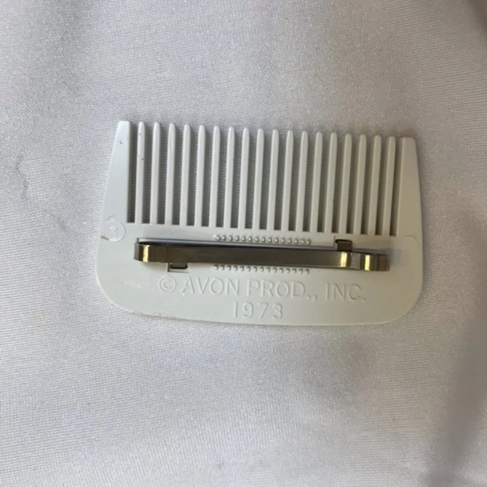 Vintage  (1973) Avon Barrette Set of 2 NIB